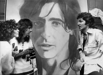 Alice_Cooper_painting_backstage.jpg (298313 bytes)